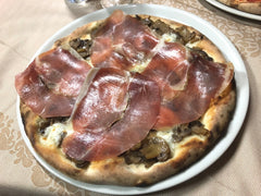 Prosciutto and mushroom pizza