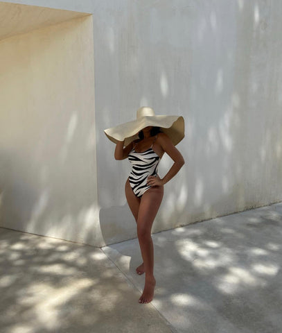 jacquemus style giant hat