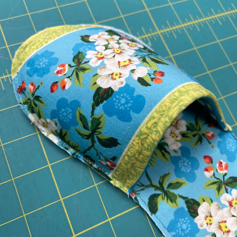 Photo tutorial Velvet Slippers Renaissance Ribbons-Free Pattern