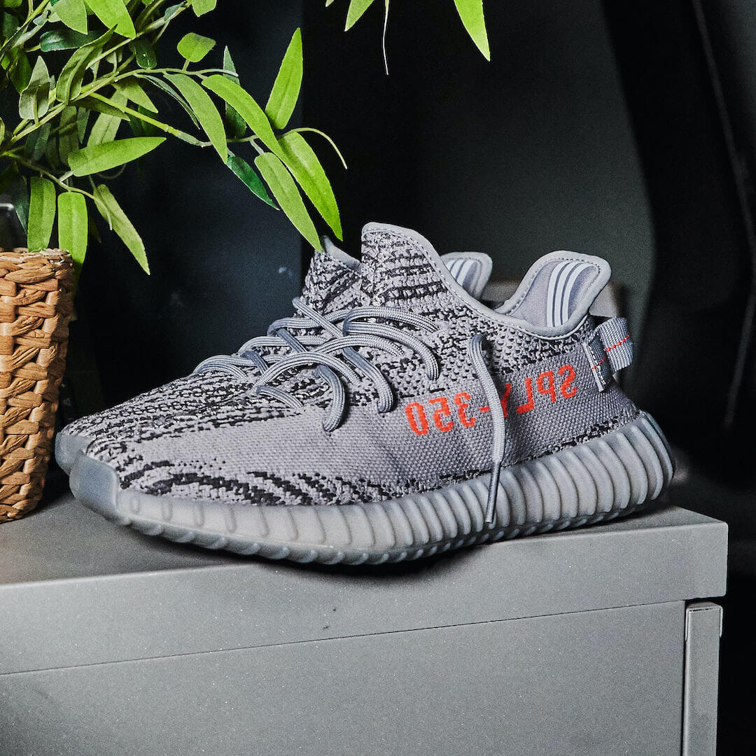 yeezy gris foncé