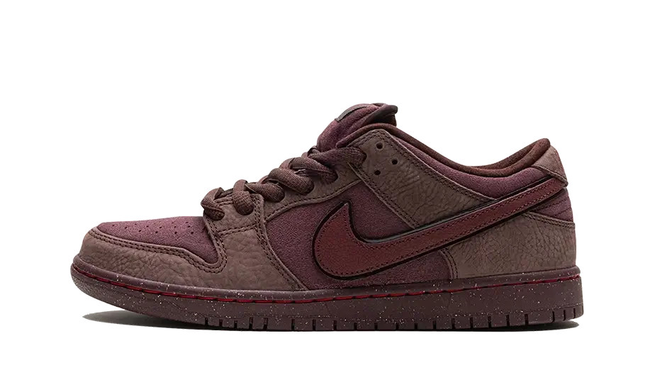 https://cdn.shopify.com/s/files/1/2358/2817/files/nike-sb-dunk-low-city-of-love-burgundy-crush3.webp?v=1708695644