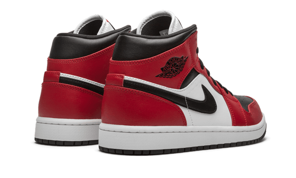 nike air jordan mid chicago toe