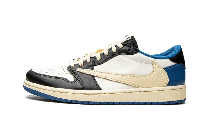 きます NIKE - 即日発送 air Jordan 1 low travis scottの通販 by