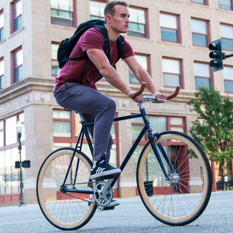 Urban Cycling Commuter Bike to Work 