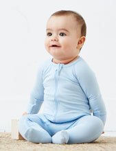 Boody baby - Onesie- Chalk https://babystuff.co.nz/products/boody-baby-onesie-chalk Boody baby is the perfect choice for you little one & our planet! With two way zipper & fold over mittens 95% viscose bamboo 5% elastane Superbly soft & stretchy Hypo-allergenic Comfortable & breathable Excellent moisture absorbency Anti-bacterial Sustainable & renewable Pesticide & chemical fre...