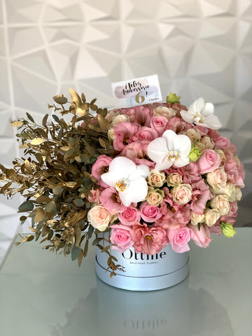 CAJA CUADRADA CON ROSAS – Ottilie Boutique Floral