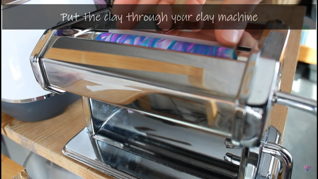 using clay machine to roll out custom diamond pen clay