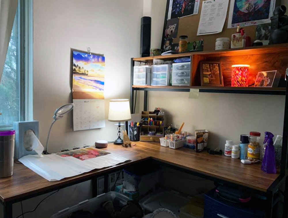 New desk! And set up designated area for diamond painting. Built the desk  myself which is an accomplishment for me personally. 😃 : r/diamondpainting