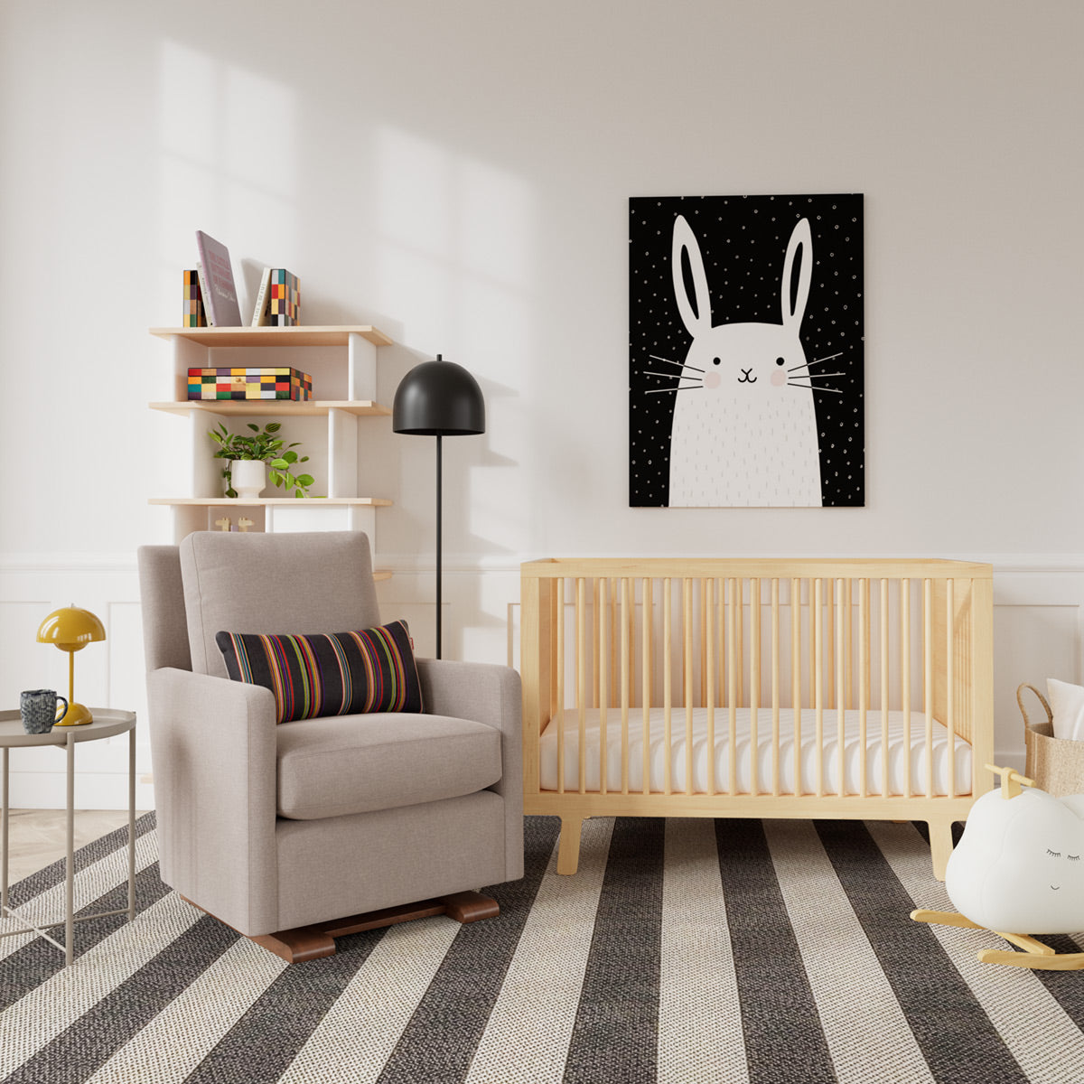 Des pièces de luxe créées pour durer et vivre bien au-delà de la chambre d'enfant. Planeur Como in Sand in the Nursery