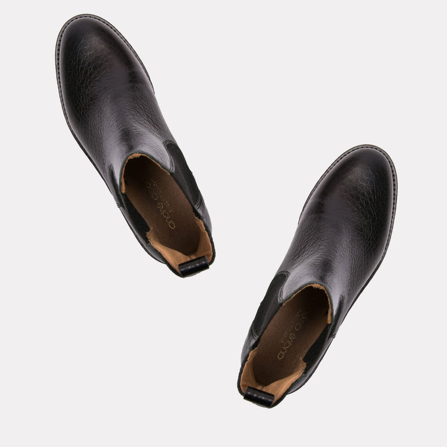 andre assous peggy leather chelsea boots