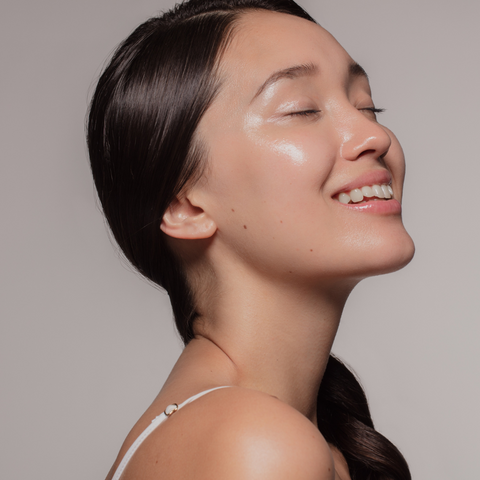 Image of smiling asian woman with glowing dewy skin, on well&belle