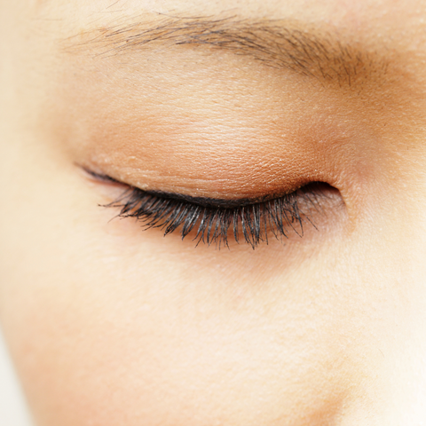 Close-up image of woman's eye with light eyeshadow on well&belle.