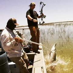 bowfishing for alligator gar