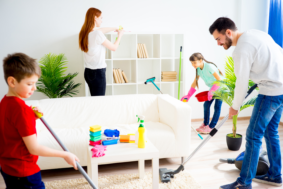 Clean up the house. Уборка в доме всей семьей. Убираться в доме. Уборка в комнате. Чистота в доме.