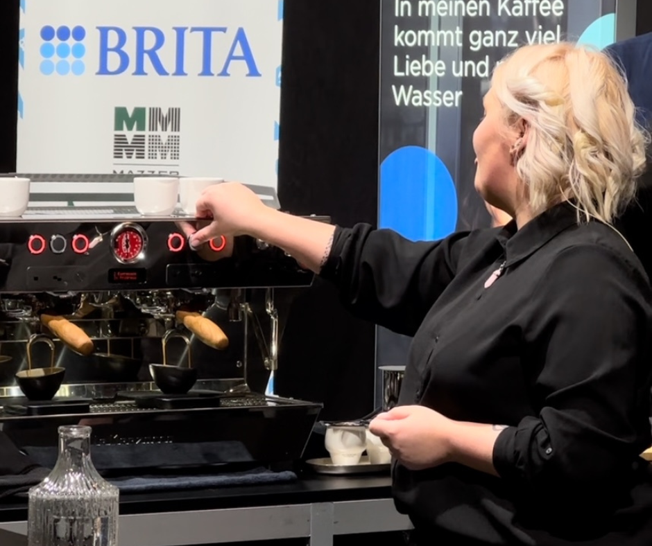 Barista Dominika Piotrowska pulling shots with Lunar scales on an espresso machine at the Austrian Barista Championships 2023