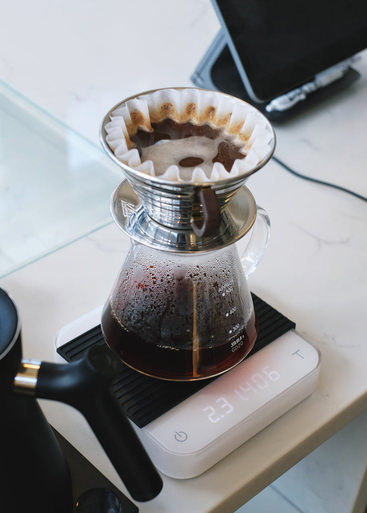 Brewing pour over coffee with a carafe and Pearl scale