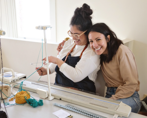 Lorena & Dani knitting