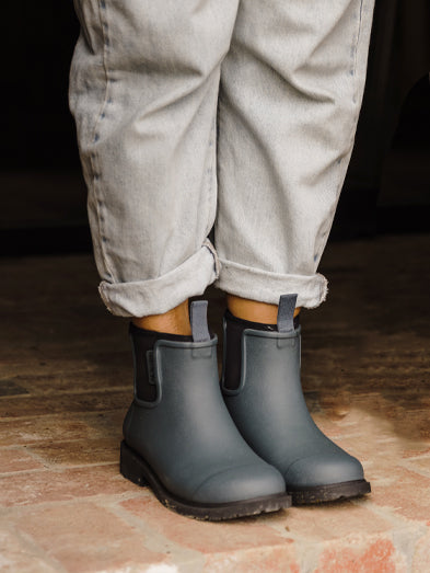 Bobbi Gumboot // Slate Grey – Merry People