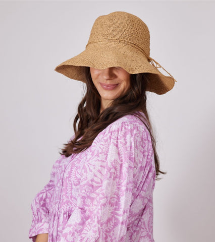 To round out your square face opt for a sunhat with a rounded crown.