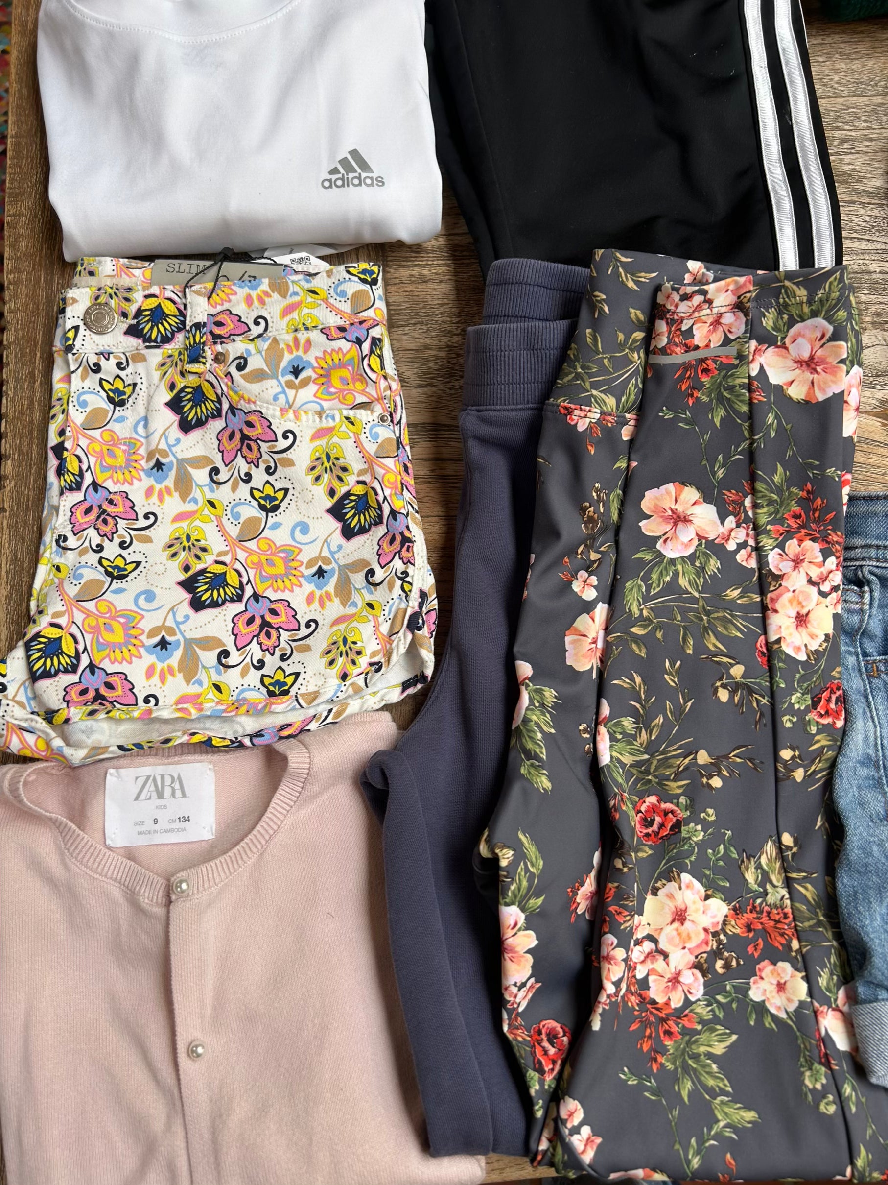 BUNDLE - Bag of Girls' Size 9-12 clothes (Pre-Loved)