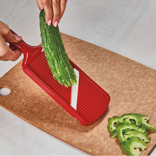 KYOCERA > This essential kitchen peeler has an ultra-sharp, single