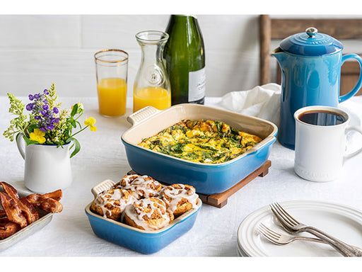 https://cdn.shopify.com/s/files/1/2373/0269/products/RS12457_Le-Creuset_Brunch_A_512x384.jpg?v=1629751026