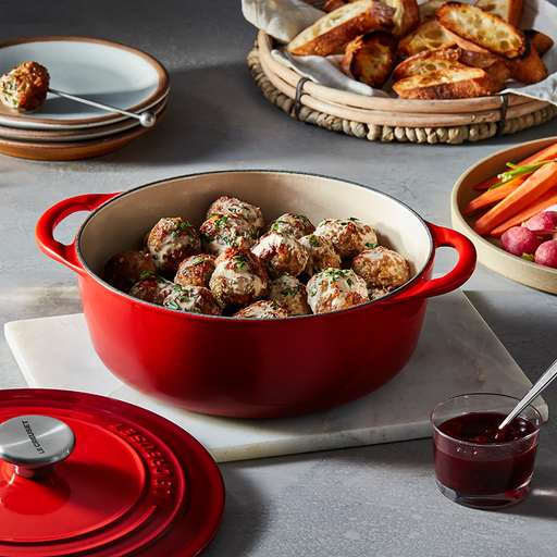 Staub Cast Iron Round Cocotte, Dutch Oven, 5.5-quart, serves 5-6, Made in  France, Cherry, 5.5-qt - Foods Co.