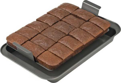 https://cdn.shopify.com/s/files/1/2373/0269/products/chicago-metallic-nonstick-slice-solutions-9-34-x-13-34-brownie-pan-20_0be2556f-9f78-4227-a4b6-008f45ffb72d_512x354.gif?v=1590077181