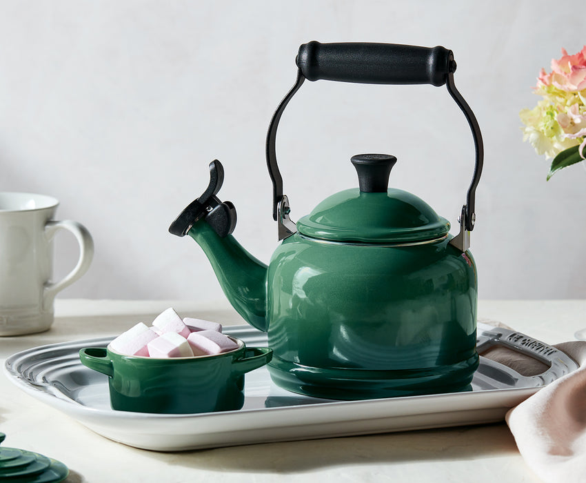 Doctor in de filosofie Makkelijker maken identificatie Le Creuset 1.25 Quart Demi Tea Kettle — KitchenKapers