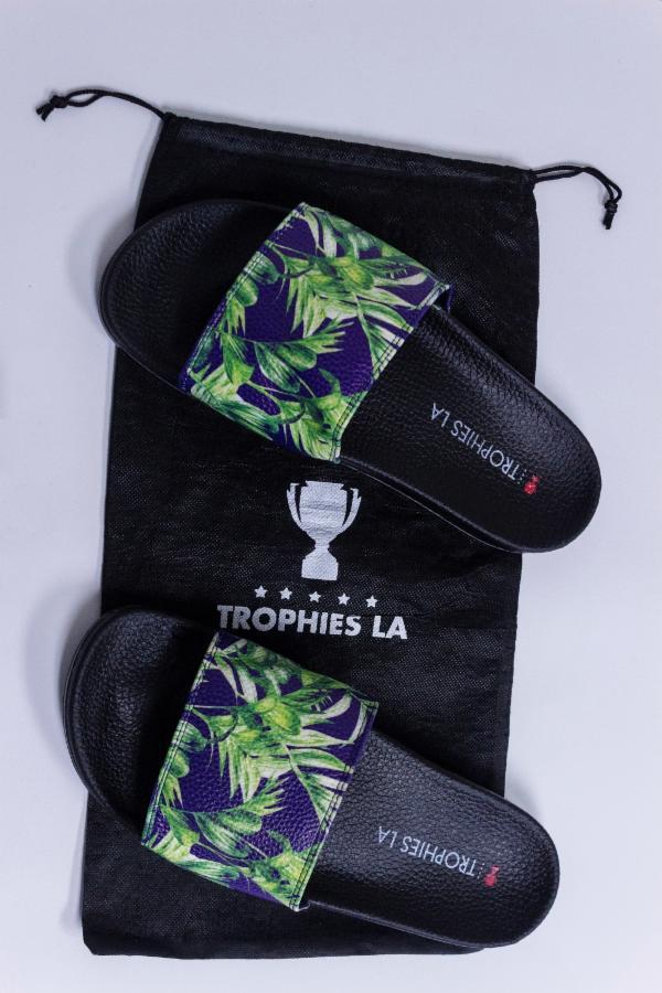 trophies la sling bag