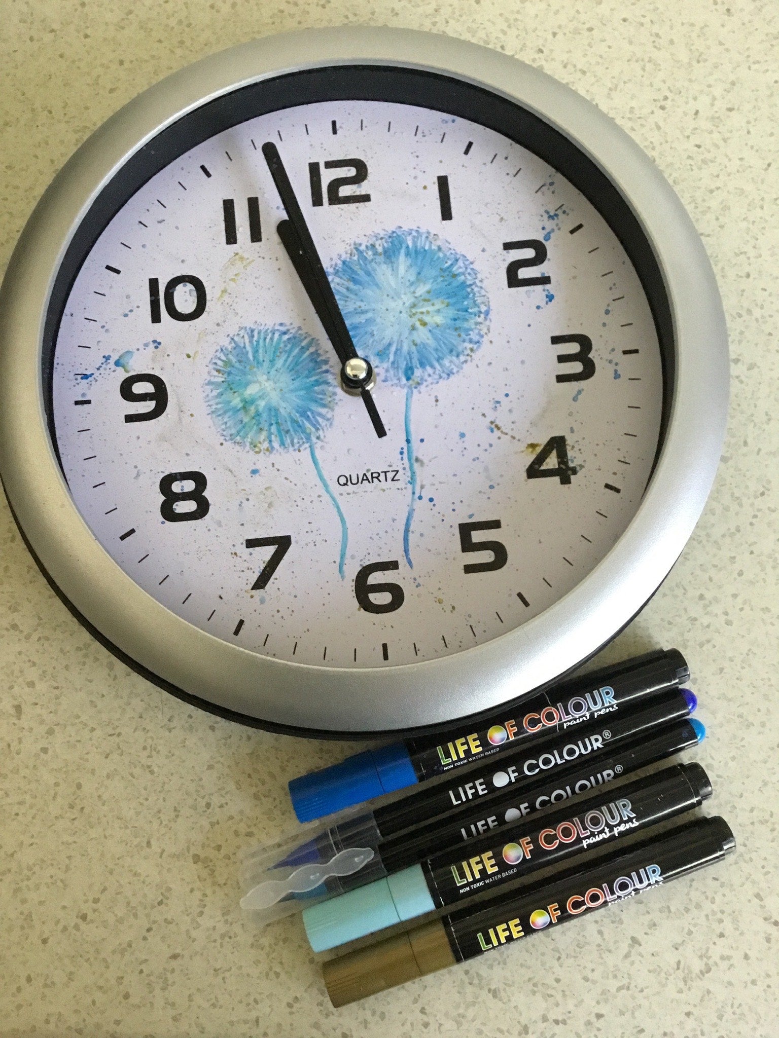 Clock makeover with dandelion seed puff 'make a wish' motif done in watercolour pens | Life of Colour