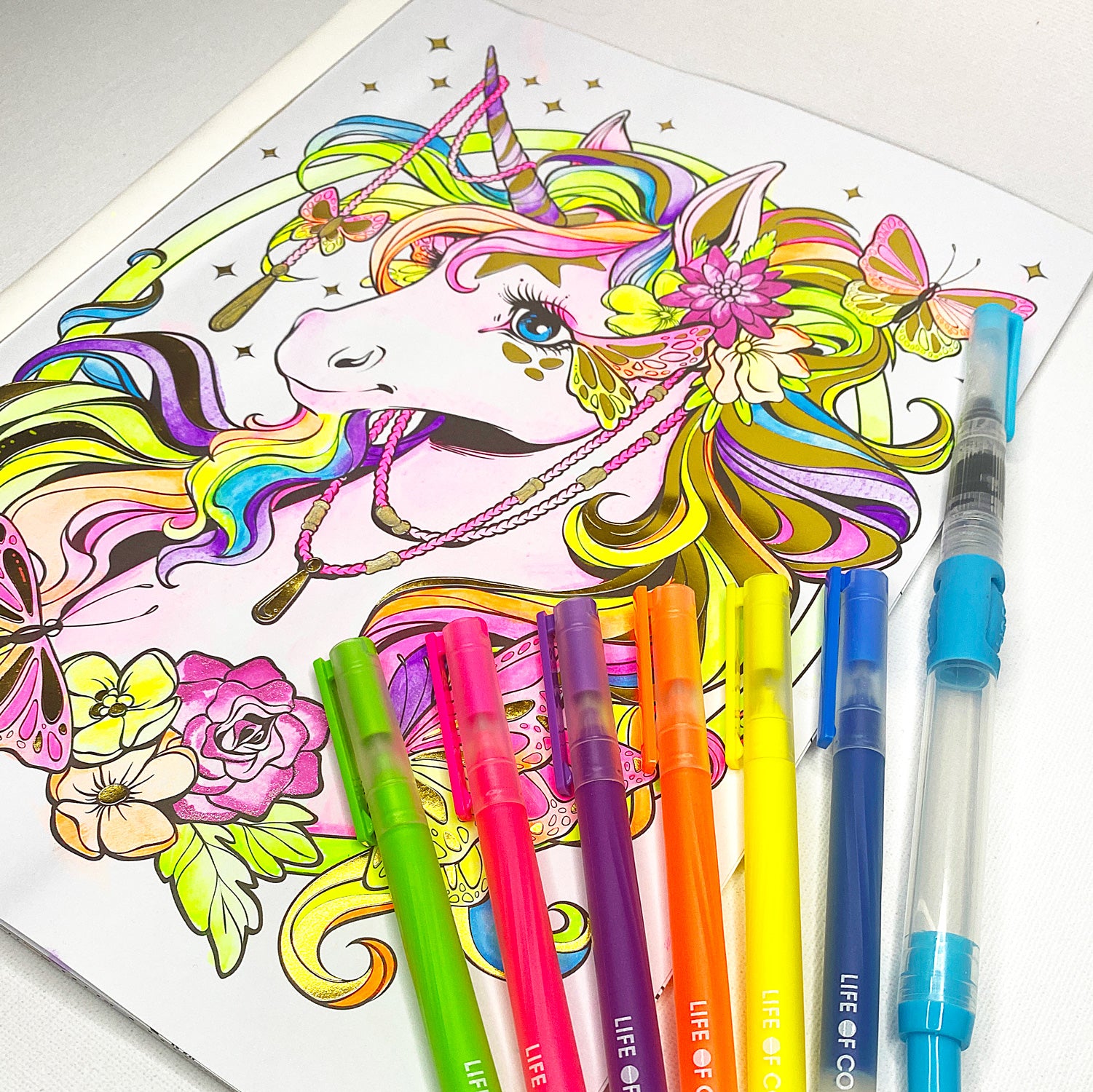 https://cdn.shopify.com/s/files/1/2374/1375/files/colouring-pages-gel-pens-lifeofcolour.jpg?v=1657234364