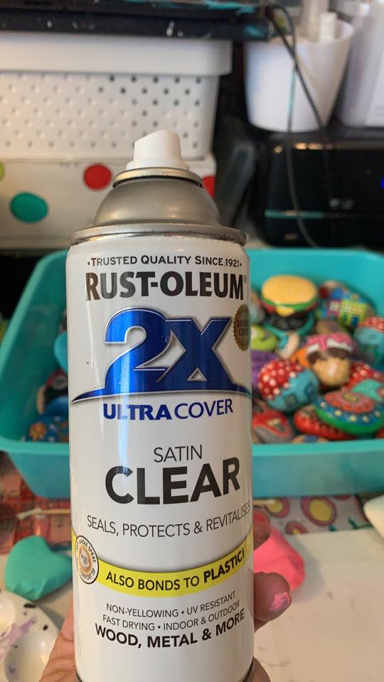 Can you use a clear coat gloss spray paint to recreate the wet stone  look? : r/rockhounds