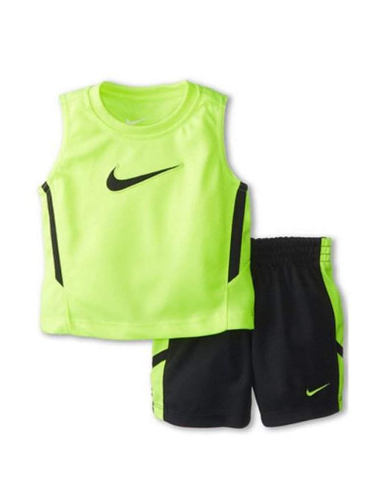 boys green nike shirt