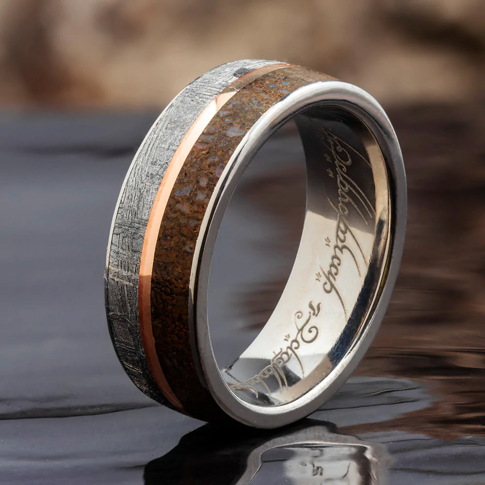 merk som Gemarkeerd Gibeon Meteorite & Fossil Wedding Band With Gold Pinstripe | Jewelry by  Johan