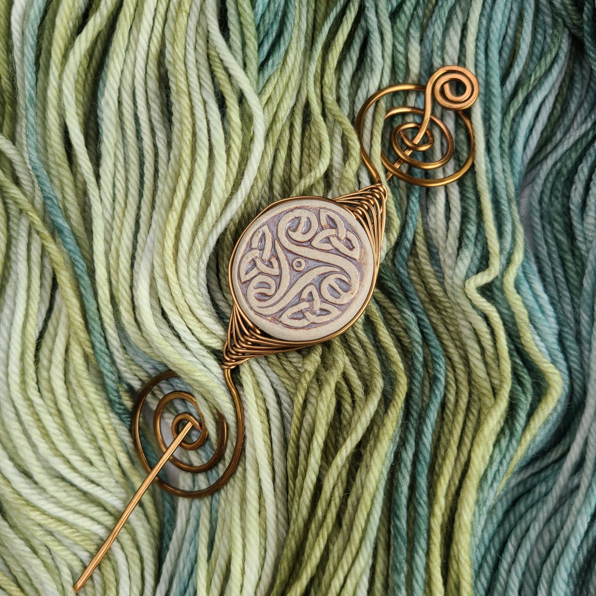 Jul Designs Shawl Pins: Celtic Lion Fabulous Yarn