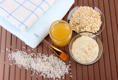 DIY facial scrub oatmeal and honey