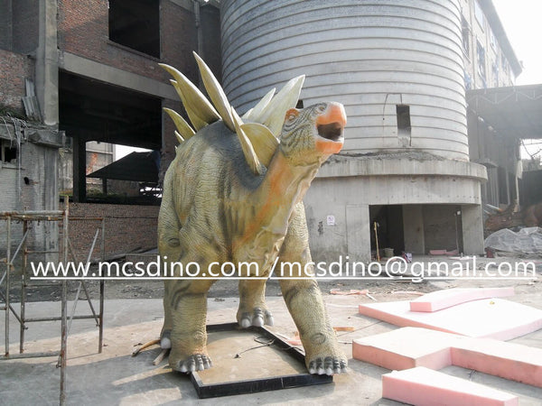 Restauration du stégosaure dinosaure animatronique