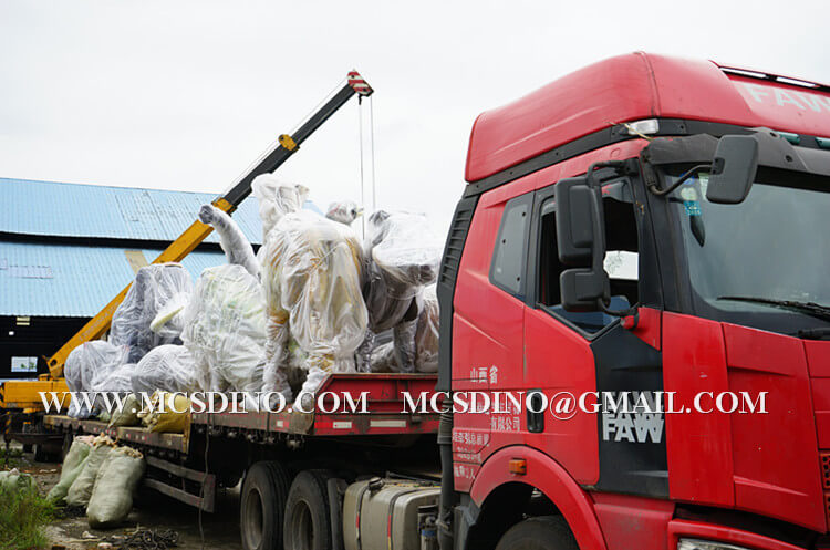 livraison d'animaux animatroniques sur camion