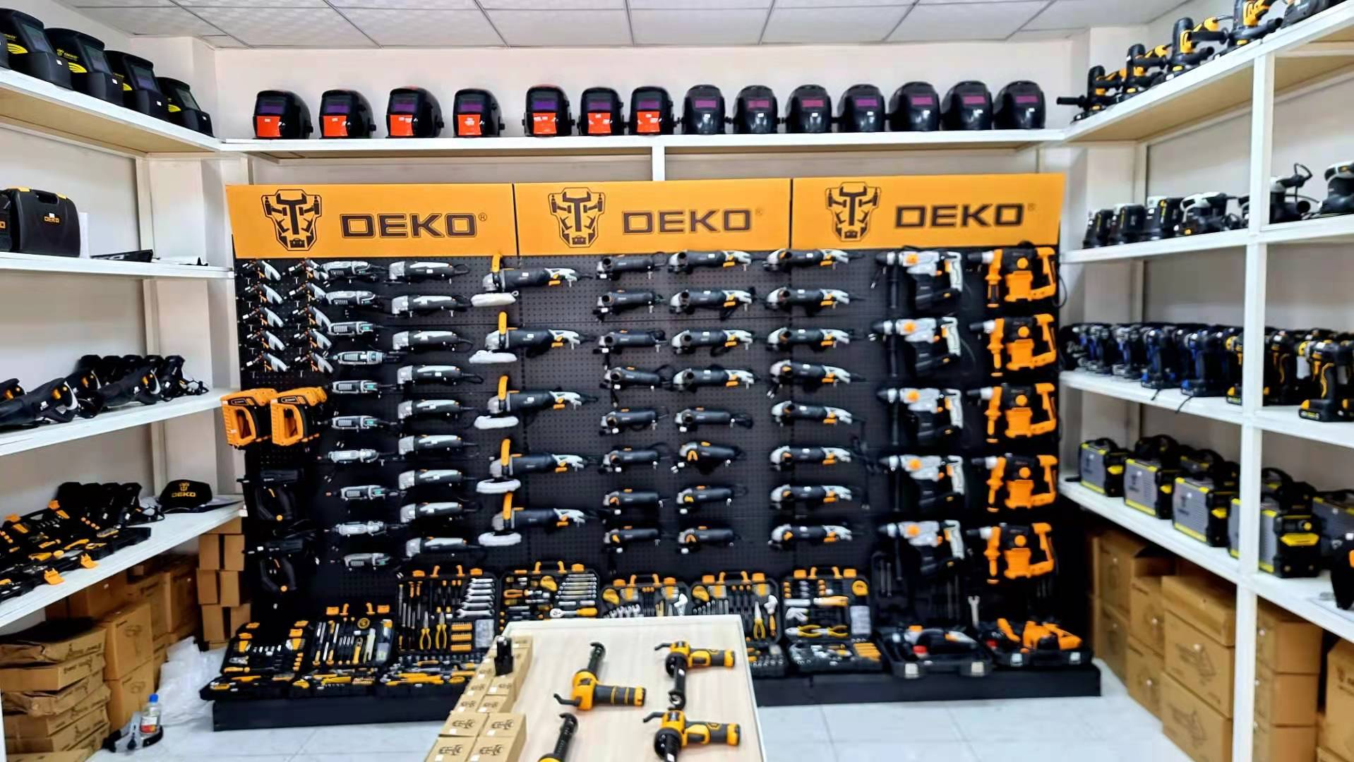power tool supplier DEKO's offline shop