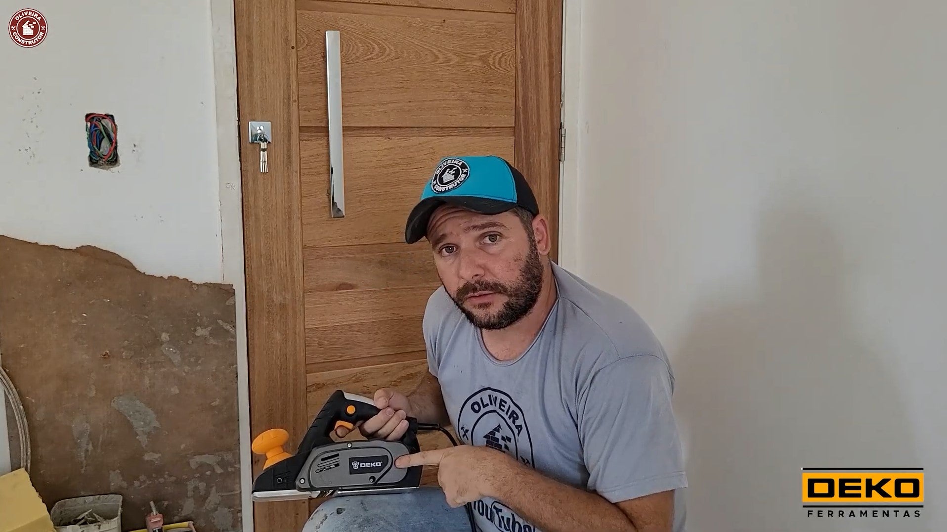 Professionals in Brazil use DEKO power tools to do the home repair
