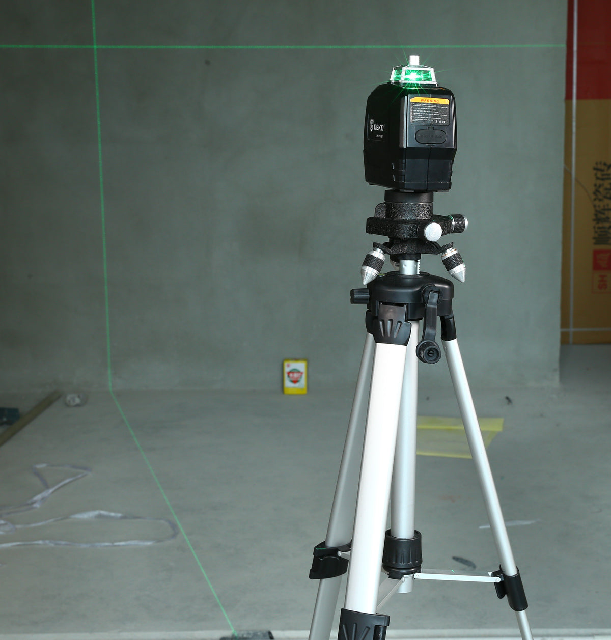 Measuring Tool Supplier DEKO's Laser Level with a Tripod