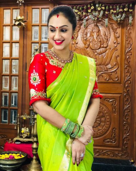Preetha Hari & her gorgeous saree looks! – Shopzters