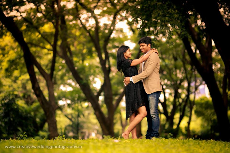 5,000+ Indian Woman Sitting In Park Stock Photos, Pictures & Royalty-Free  Images - iStock