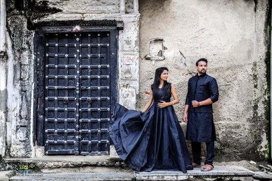 Perfect Matching Couple Outfits For A Picturesque Outdoor Shoot