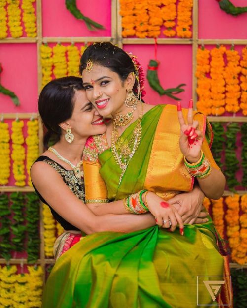 Twin Sisters Turned Brides On The Same Day And Wore Similar Outfits For  Their 'Shaadi'