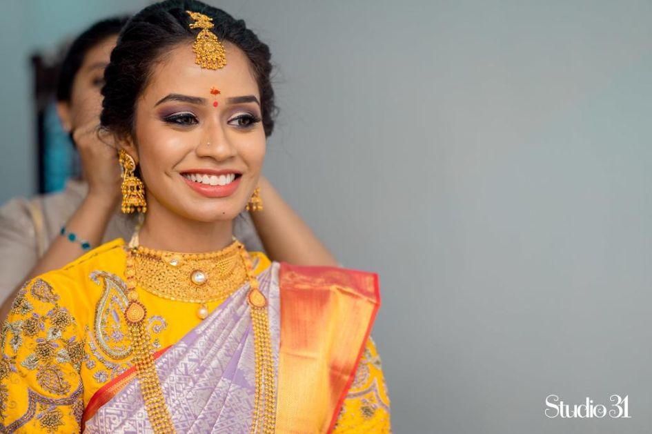 Diwali 2018 : Makeup Breakdown and How to Wear Saree with a Twist - Deck  and Dine
