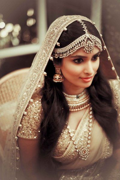 Bold And Unique Nethi Chutti Designs To Flaunt This Wedding Season! |  Bridal jewellery indian, Tikka designs, Maang tikka design