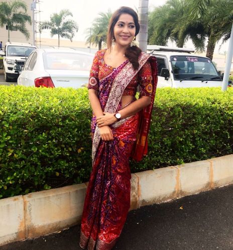 Beautiful saree with long jacket | Designer party wear dresses, Long blouse  designs, Unique dresses