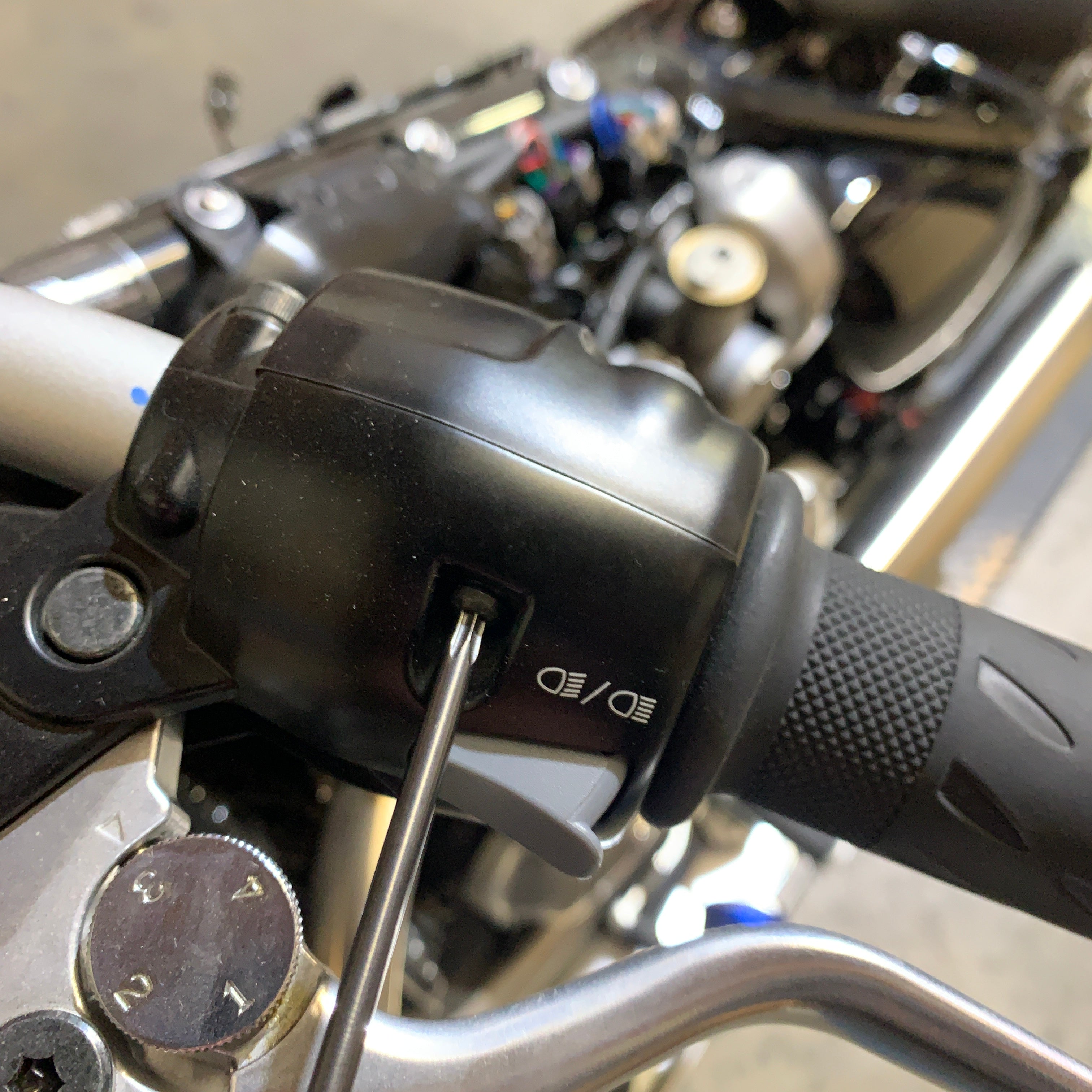 How to install TRACKER BAR KIT FOR BONNEVILLE BOBBER